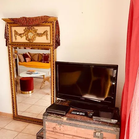Le Saint Loup Apartment *